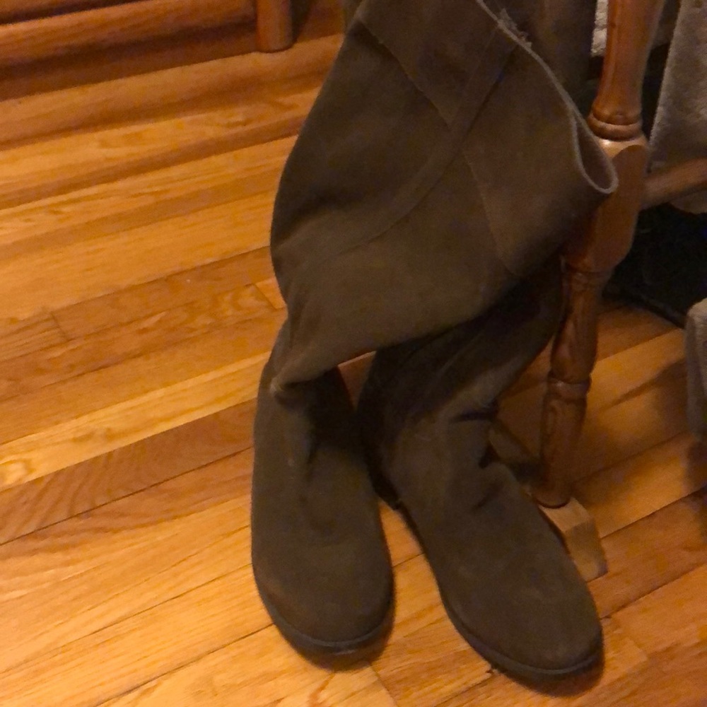 Brown suede boots. Size 10W